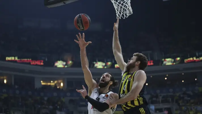 La Virtus ha mostrato cuore e determinazione, ma la forza del Fenerbahce, unita alla precisione nelle conclusioni dalla lunga distanza, ha reso la partita difficile da ribaltare. Con questa sconfitta, il sogno dei play-in per la Virtus si fa sempre più lontano, mentre il Fenerbahce si conferma una delle squadre più in forma di tutta la competizione