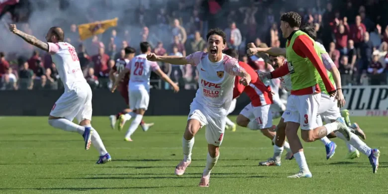 Benevento in Serie B dopo tre anni, come è arrivata la promozione in anticipo nel girone C Benevento in Serie B dopo tre anni, come è arrivata la promozione in anticipo nel girone C
