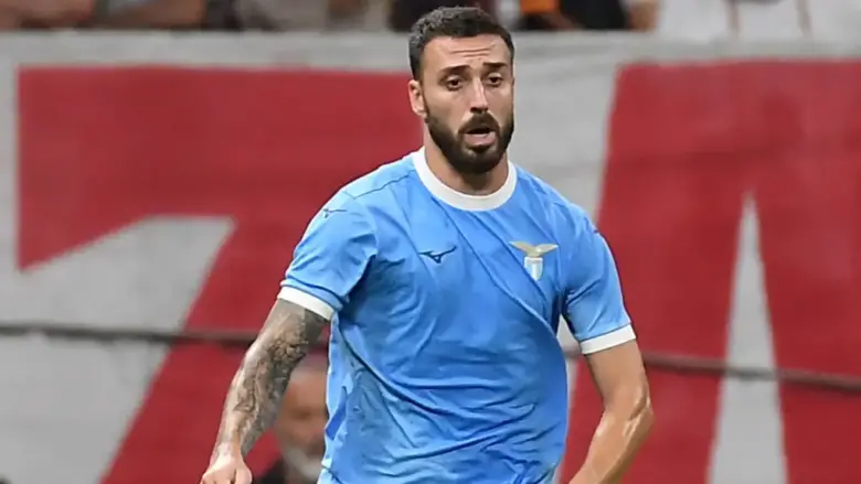 Il centrale della Lazio è il profilo scelto per alzare il livello della retroguardia rossonera