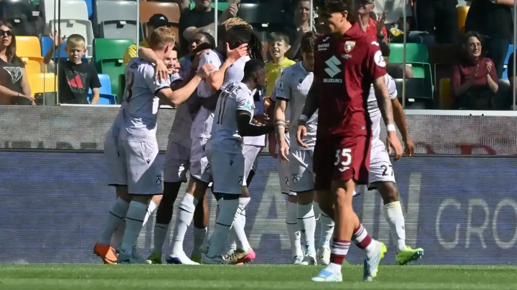 I giocatori dell'Udinese durante la gara contro il Torino