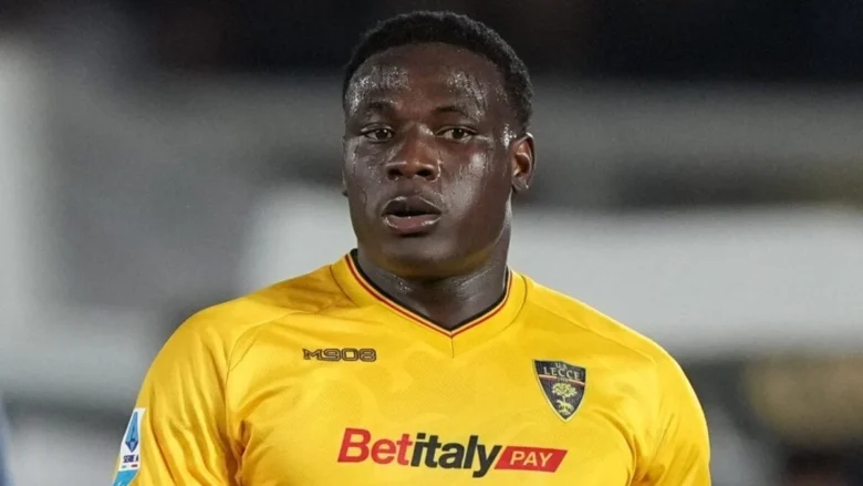 Il calciatore dello Zambia è ancora lontano dal club salentino: la vicenda sarà valutata dagli organi competenti