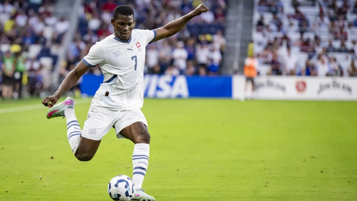 Il Como ha avviato contatti esplorativi per Breel Embolo, attaccante svizzero attualmente al Rennes.