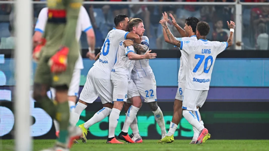 Genoa-Napoli 0-2, il contatto De Bruyne-Vásquez accende la polemica: De Rossi è una furia
