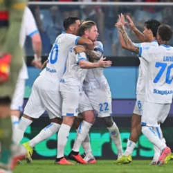 Genoa-Napoli 0-2, il contatto De Bruyne-Vásquez accende la polemica: De Rossi è una furia