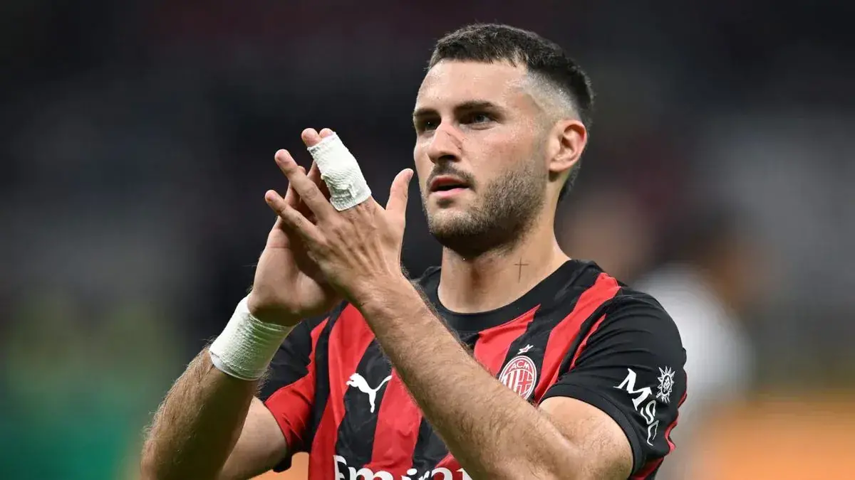 La situazione tra Milan e Porto per Santiago Gimenez è in movimento, ma non può ancora essere definita un accordo vicino in senso formale.