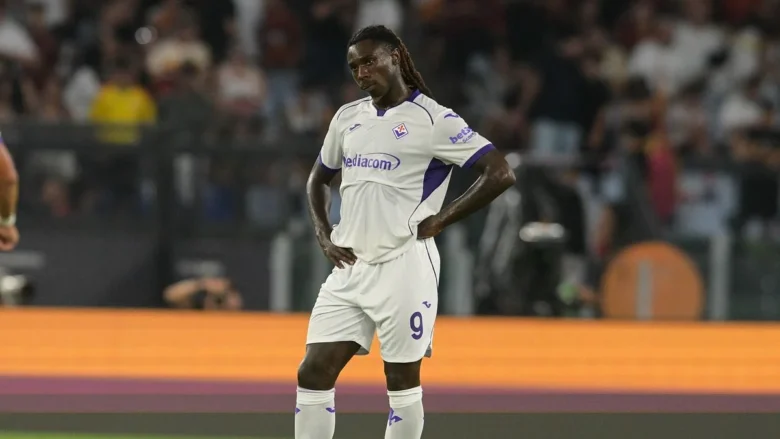 L’attaccante ha svolto l’ultimo allenamento al Viola Park: il trasferimento è vicino, ma manca ancora l’accordo definitivo tra i club.