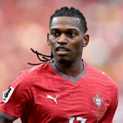 Milan, l’Aston Villa entra nella corsa per Leao: il prezzo è di 60 milioni