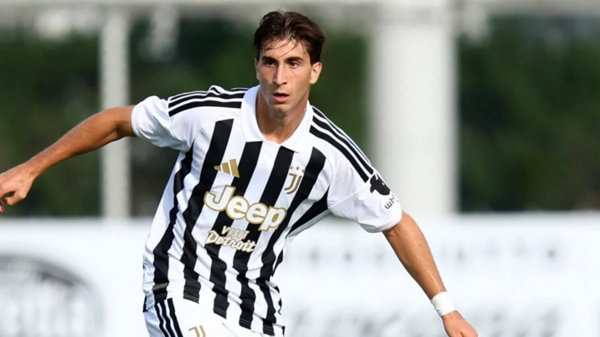Fabio Miretti può lasciare la Juventus a titolo definitivo e, tra i club interessati al centrocampista classe 2003, si è inserita anche la Lazio.