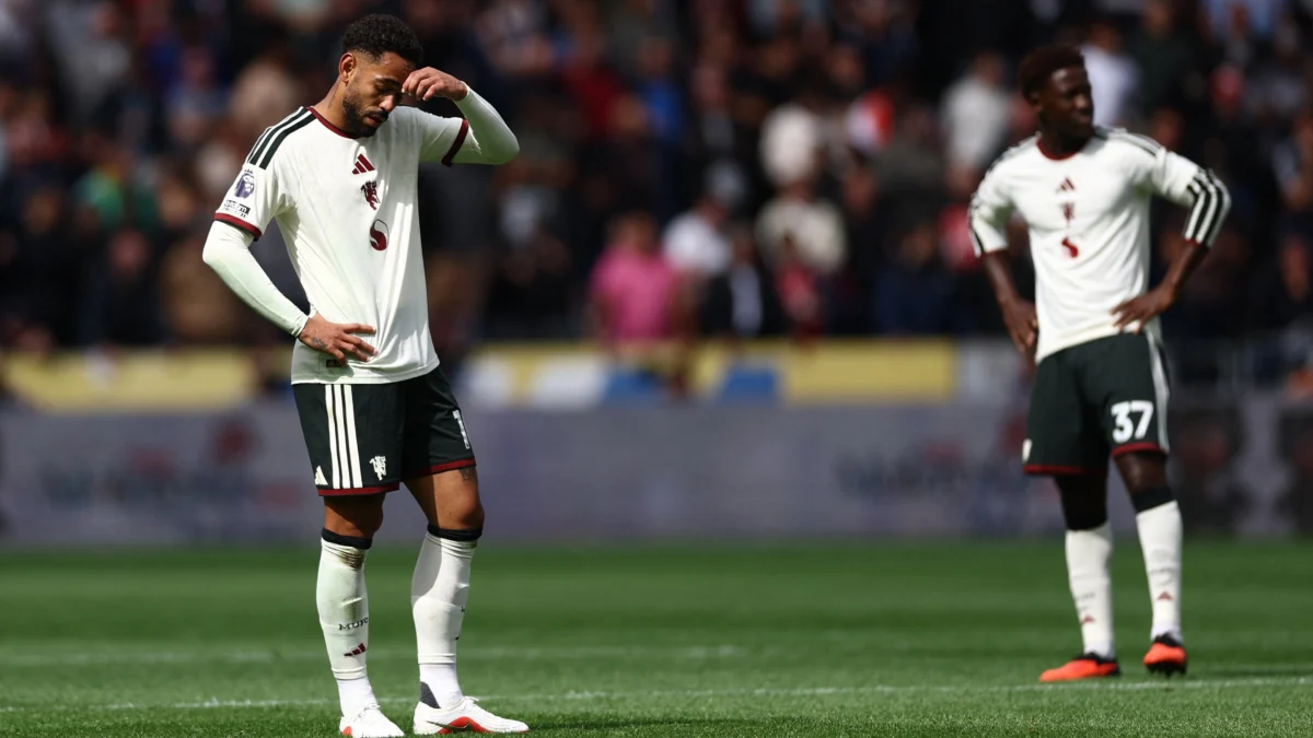 Il Manchester United comincia la stagione 2026-27 di Premier League con una sconfitta inattesa.
