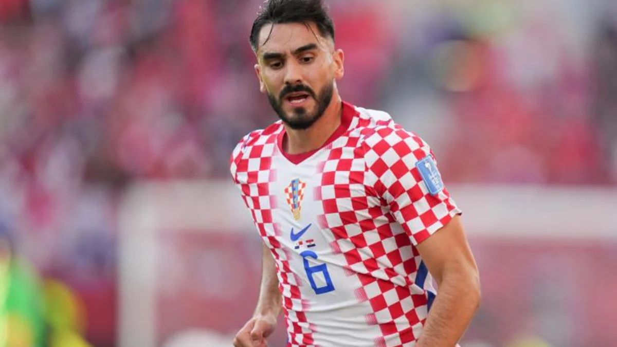 La Lazio ha ufficializzato l’arrivo di Josip Šutalo dall’Ajax.