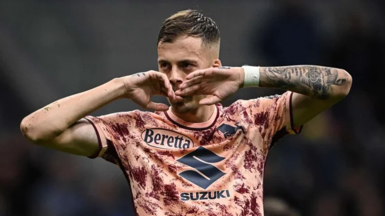 Il club granata cerca una sistemazione per i due centrocampisti: per Ilic serve un acquirente, mentre Anjorin resta più difficile da collocare.