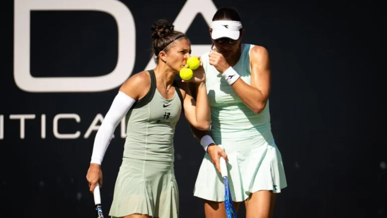 La coppia continua il percorso nel doppio femminile del torneo canadese