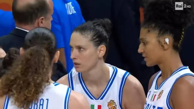 Le azzurre crollano nel primo quarto, reagiscono fino al -12 ma chiudono terze nel girone: mercoledì l’Australia vale i quarti di finale