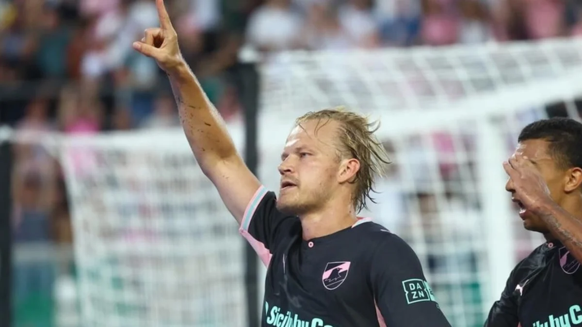 Il Palermo supera 3-1 la Sampdoria al Renzo Barbera e resta da solo in testa alla Serie B.