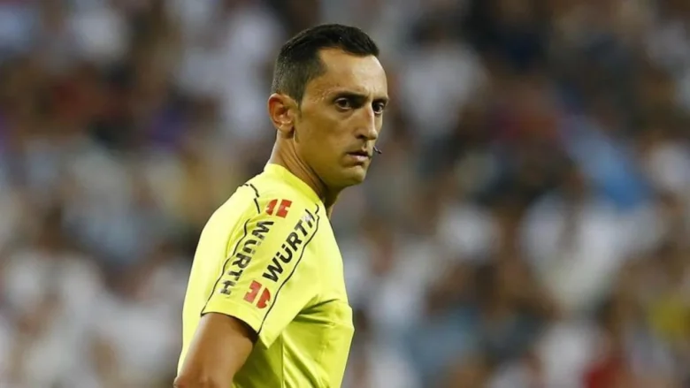 Arbitri Champions, Sánchez per Napoli-Bodø/Glimt: Schärer designato per la Roma Arbitri Champions, Sánchez per Napoli-Bodø/Glimt: Schärer designato per la Roma