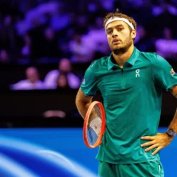 Cobolli si ritira in lacrime a Vienna: Berrettini lo abbraccia e lo consola