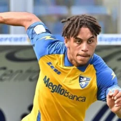 Il Frosinone ha annunciato il rinnovo di Anthony Oyono fino al 2029.