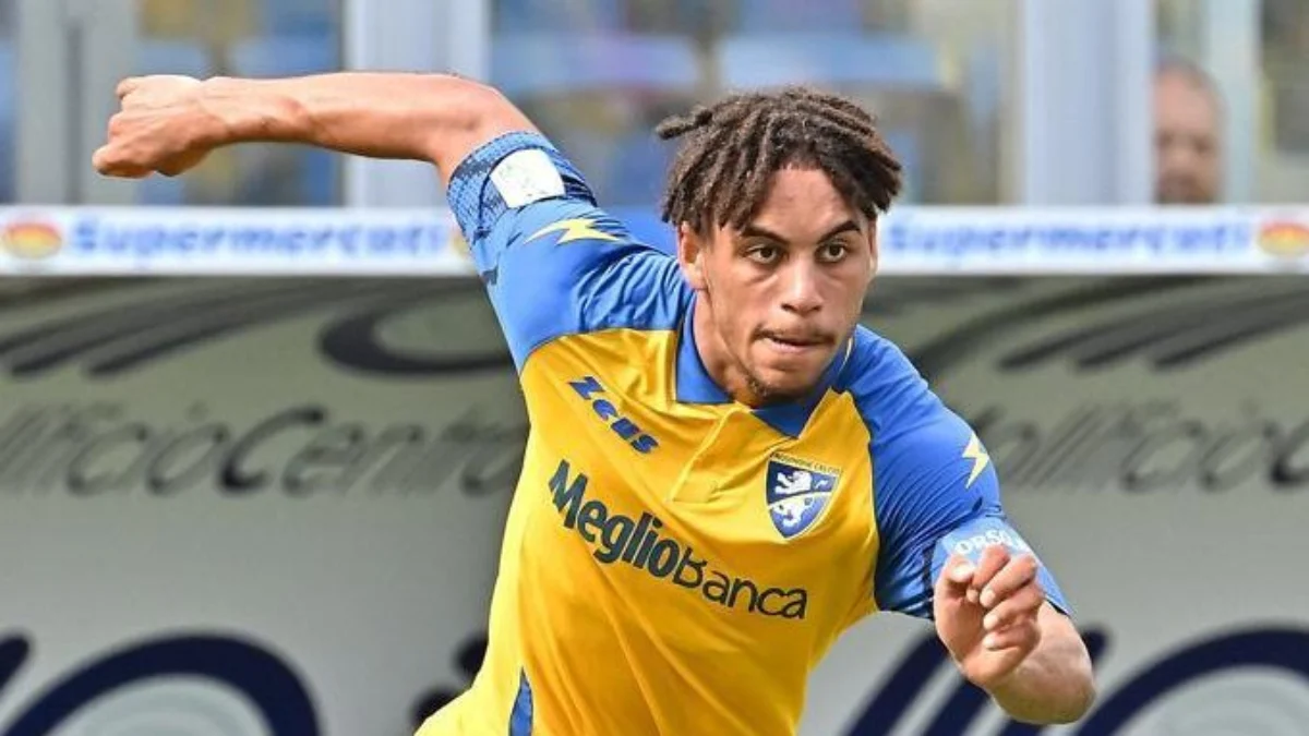 Il Frosinone ha annunciato il rinnovo di Anthony Oyono fino al 2029.