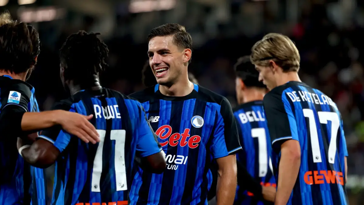 L’Atalanta interrompe la serie di tre sconfitte in campionato battendo 3-1 il Venezia, ma il punteggio racconta solo una parte della partita: i nerazzurri costruiscono il vantaggio nei primi sei minuti, poi si ritrovano a difenderlo sotto la pressione degli ospiti.
