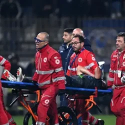 Lobotka si infortuna alla caviglia sinistra: fuori in barella al 16’ di Monza-Napoli