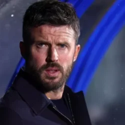 Manchester United, Carrick resta: tifosi contro i giocatori dopo i ko