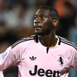 Juventus, tifosi in rivolta dopo il 2-0 col Genoa: contestati squadra, Spalletti e società
