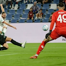 Il Milan passa in vantaggio ma non riesce a proteggerlo: al Mapei Stadium finisce 1-1 contro il Sassuolo, nella sesta giornata di Serie A.