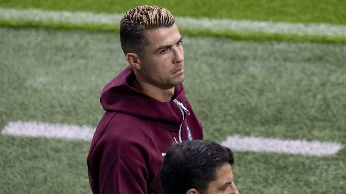 La Federazione portoghese ha aperto un procedimento disciplinare contro Cristiano Ronaldo per l’uscita dal ritiro della Nazionale e ha disposto nei suoi confronti una sospensione preventiva non automatica.