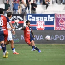 La nona giornata di Serie C prosegue oggi, domenica 11 ottobre, con un programma distribuito nei tre gironi e tre trasferte in evidenza: l’Atalanta U23 scende in campo a Sassari contro la Torres, il Catania fa visita al Team Altamura e la Salernitana affronta il Casarano.